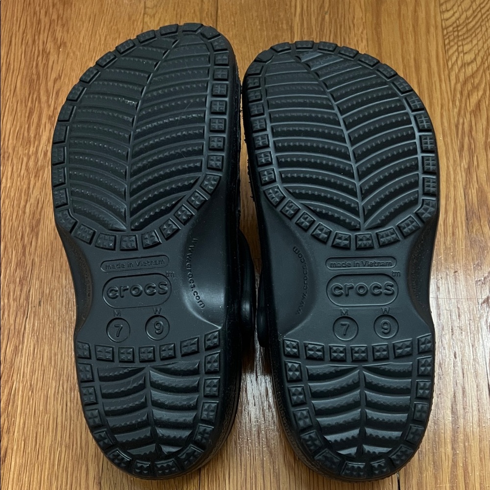 CROCS Classic Black Clogs - Picture 3 of 3